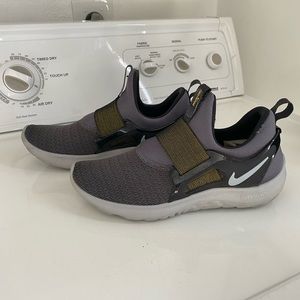 Sneakers. Nike Renew Freedom   Sz 9.5